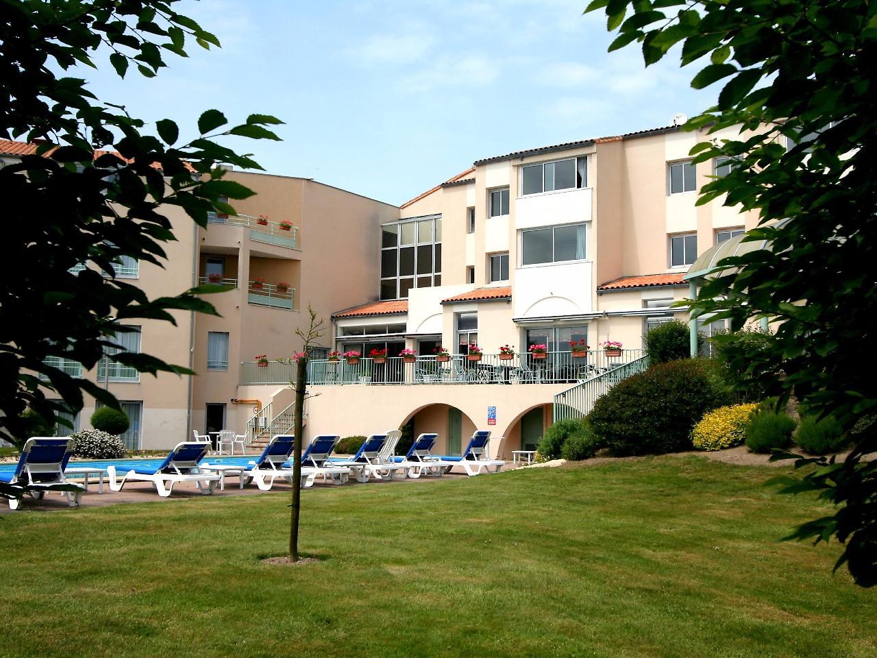 Logis Hotel Restaurant Aloe Les Herbiers Exteriör bild
