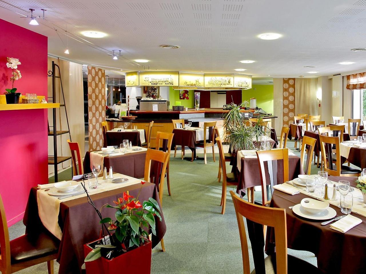 Logis Hotel Restaurant Aloe Les Herbiers Exteriör bild