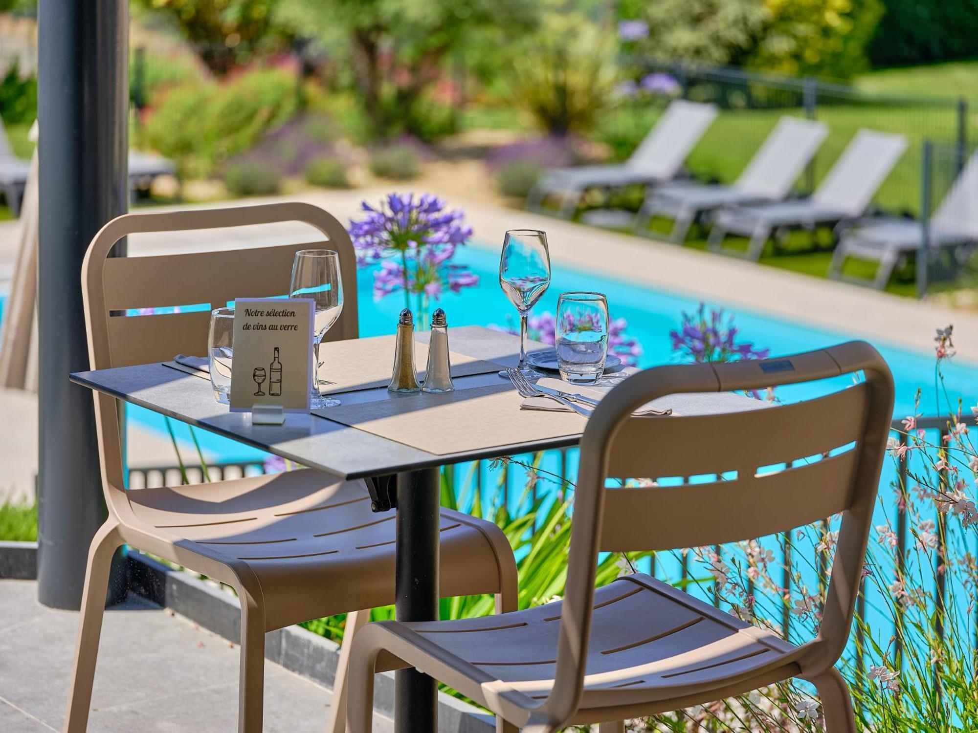Logis Hotel Restaurant Aloe Les Herbiers Exteriör bild