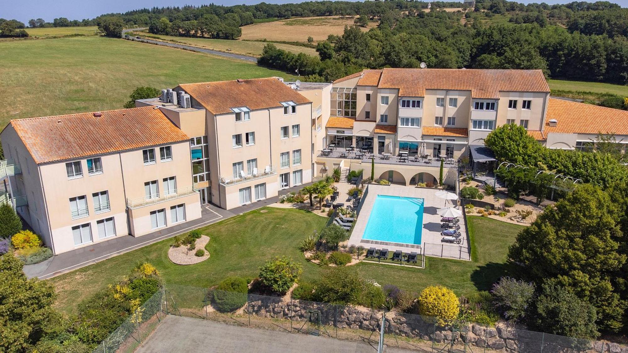 Logis Hotel Restaurant Aloe Les Herbiers Exteriör bild